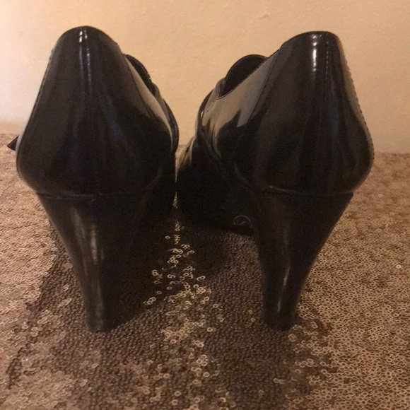SOLD* Classy Black Heels - Picture 4 of 5